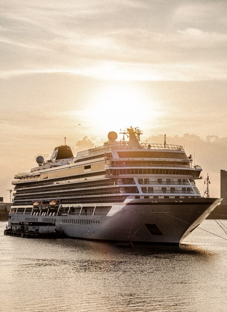Viking Cruises – Into the Midnight Sun